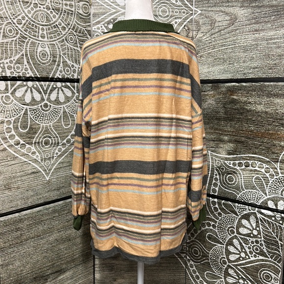 Golden Vibes Top - Picture 2 of 2